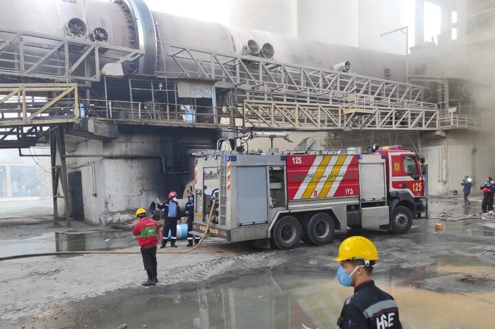 آتشسوزی در تأسیسات برق کارخانه سیمان سپاهان+عکس آتشسوزی در تأسیسات برق کارخانه سیمان سپاهان+عکس