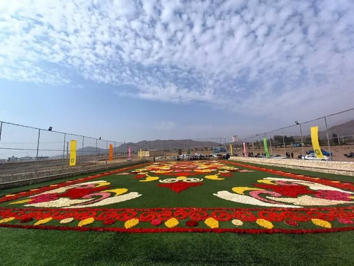 رونمایی از دومین فرش بزرگ سرگل جهان در محلات رونمایی از دومین فرش بزرگ سرگل جهان در محلات