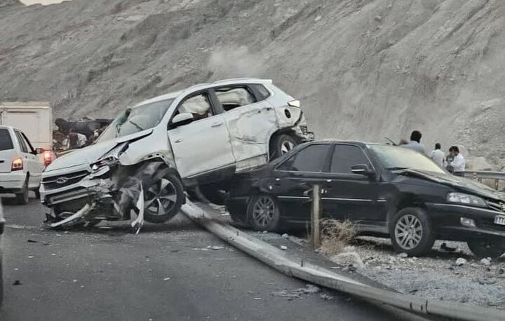 ۲ کشته و ۱۰ مصدوم در تصادف زنجیرهای محور «جم به سیراف» ۲ کشته و ۱۰ مصدوم در تصادف زنجیرهای محور «جم به سیراف»