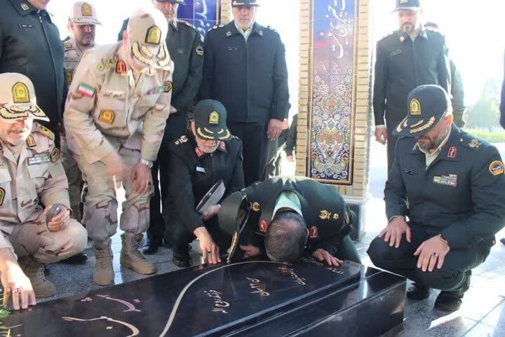 تجدید میثاق سردار رادان با شهید گمنام در ستاد انتظامی کرمانشاه