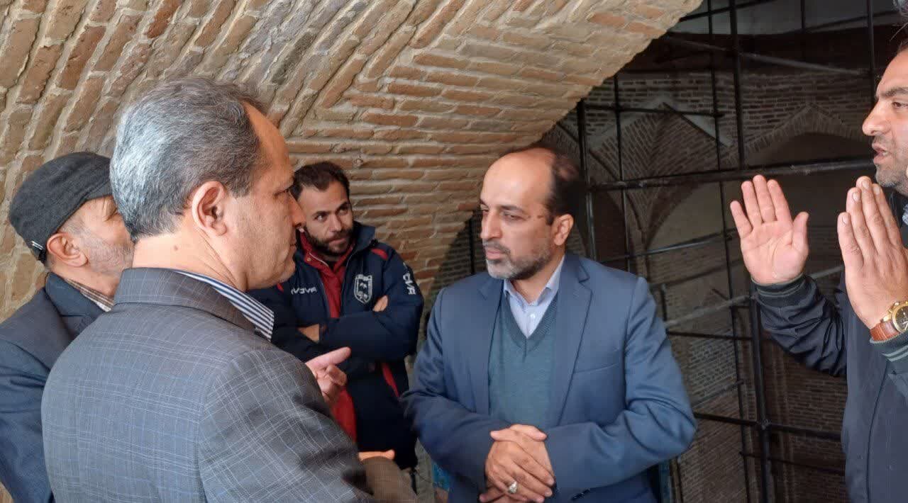 بازدید فرماندار همدان از وضعیت جدارهسازی مسجد جامع همدان