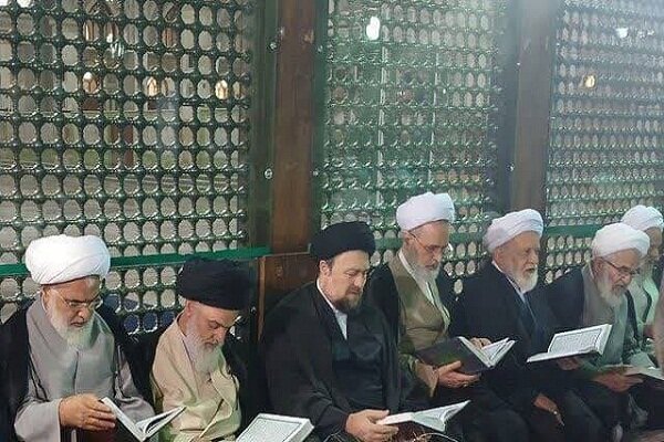 Uzmanlar Meclisi üyeleri İmam Humeyni (r.a) türbesini ziyaret etti Uzmanlar Meclisi üyeleri İmam Humeyni (r.a) türbesini ziyaret etti