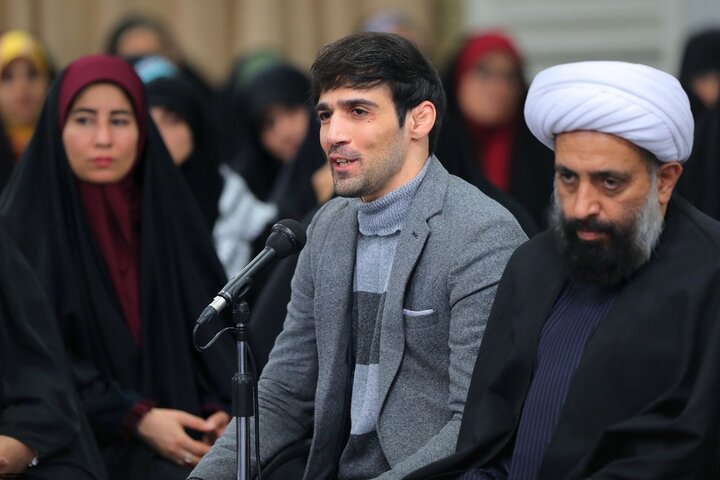 معتقد هستم به این که تا ابد / روز میلاد تو روز خواهر است… معتقد هستم به این که تا ابد / روز میلاد تو روز خواهر است…