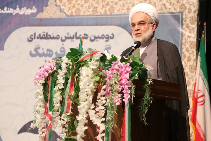 اختتامیه دومین همایش «رایحه» در سنندج اختتامیه دومین همایش «رایحه» در سنندج