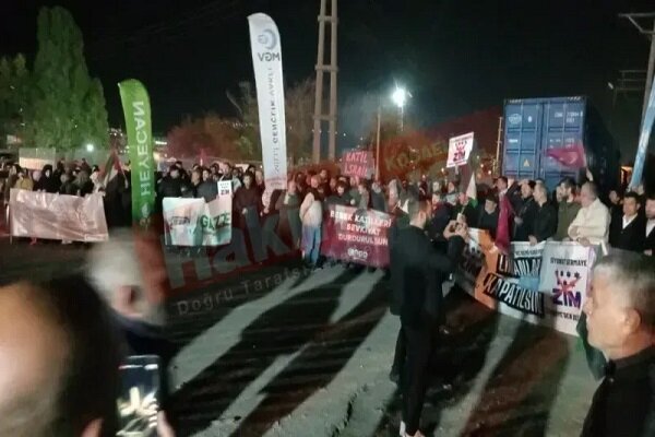 Kocaeli'de ZIM lojistik gemisi protesto edildi