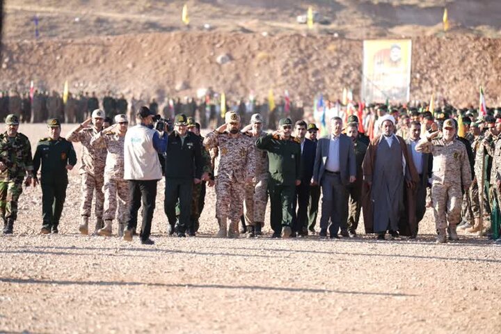 توجه به جنبه «رزمی» بسیج در کنار سایر حوزههای فعالیت آن توجه به جنبه «رزمی» بسیج در کنار سایر حوزههای فعالیت آن