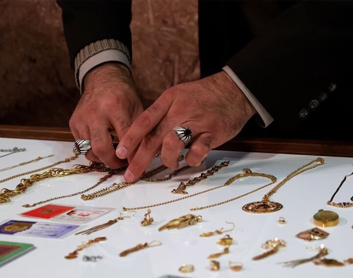 بیش از یک کیلو طلا توسط زائران هندوستانی اهدا شد بیش از یک کیلو طلا توسط زائران هندوستانی اهدا شد