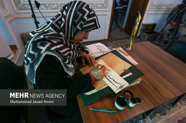 «قلمهای بیدار»؛ نوای عاشورایی هنرمندان زن قزوینی در عمارت هنر