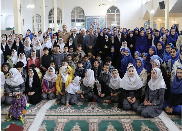 گفتگوی صمیمی آیت الله فلاحتی با شرکت کنندگان «هماوری قرآنی آلاء» گفتگوی صمیمی آیت الله فلاحتی با شرکت کنندگان «هماوری قرآنی آلاء»