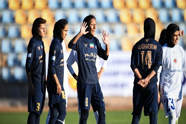 سرمربی گل گهر: زمین سپاهان شایسته لیگ برتر نیست/ جبران میکنیم