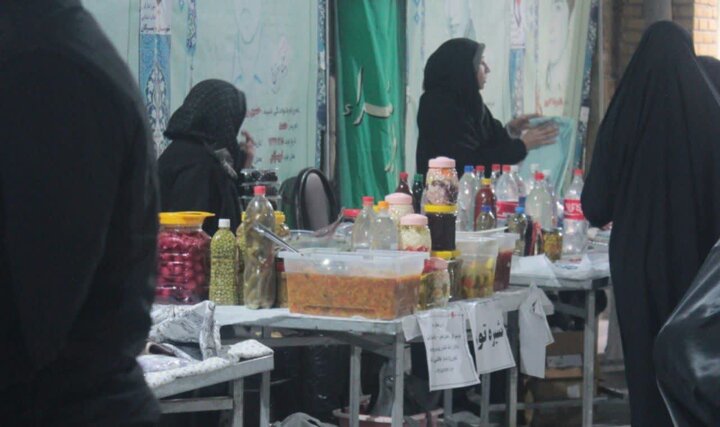 بازارچه کمک به جبهه مقاومت در تویسرکان