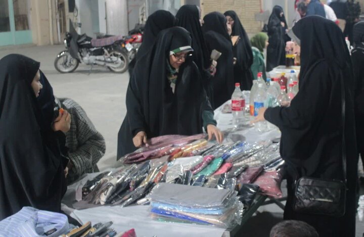 بازارچه کمک به جبهه مقاومت در تویسرکان