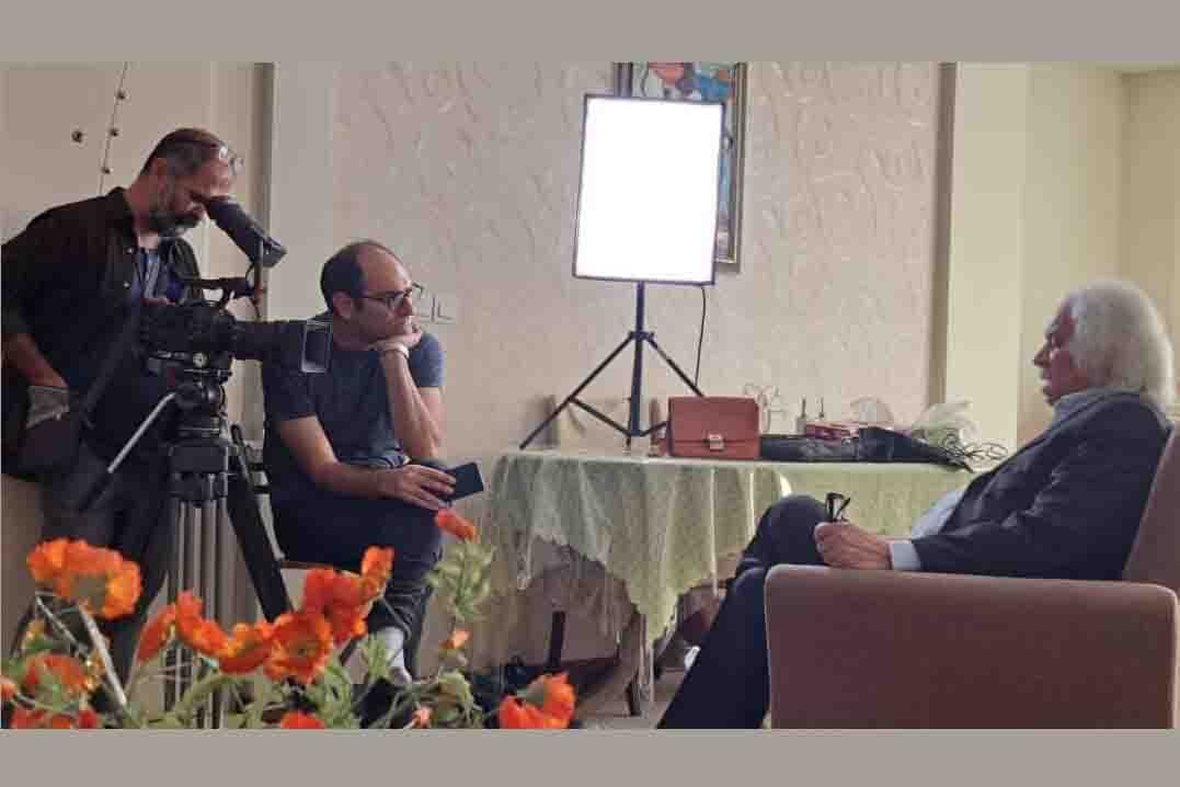 «آخرین کوسه نهنگ» به کانادا رسید/ مستندی از زندگی یک مترجم «آخرین کوسه نهنگ» به کانادا رسید/ مستندی از زندگی یک مترجم