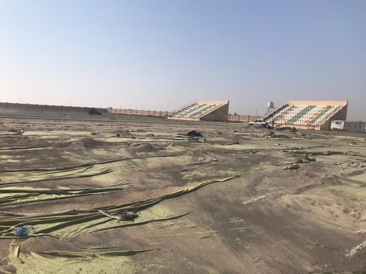 چمن مصنوعی ورزشگاه شماره ۲ گناوه بازسازی می شود