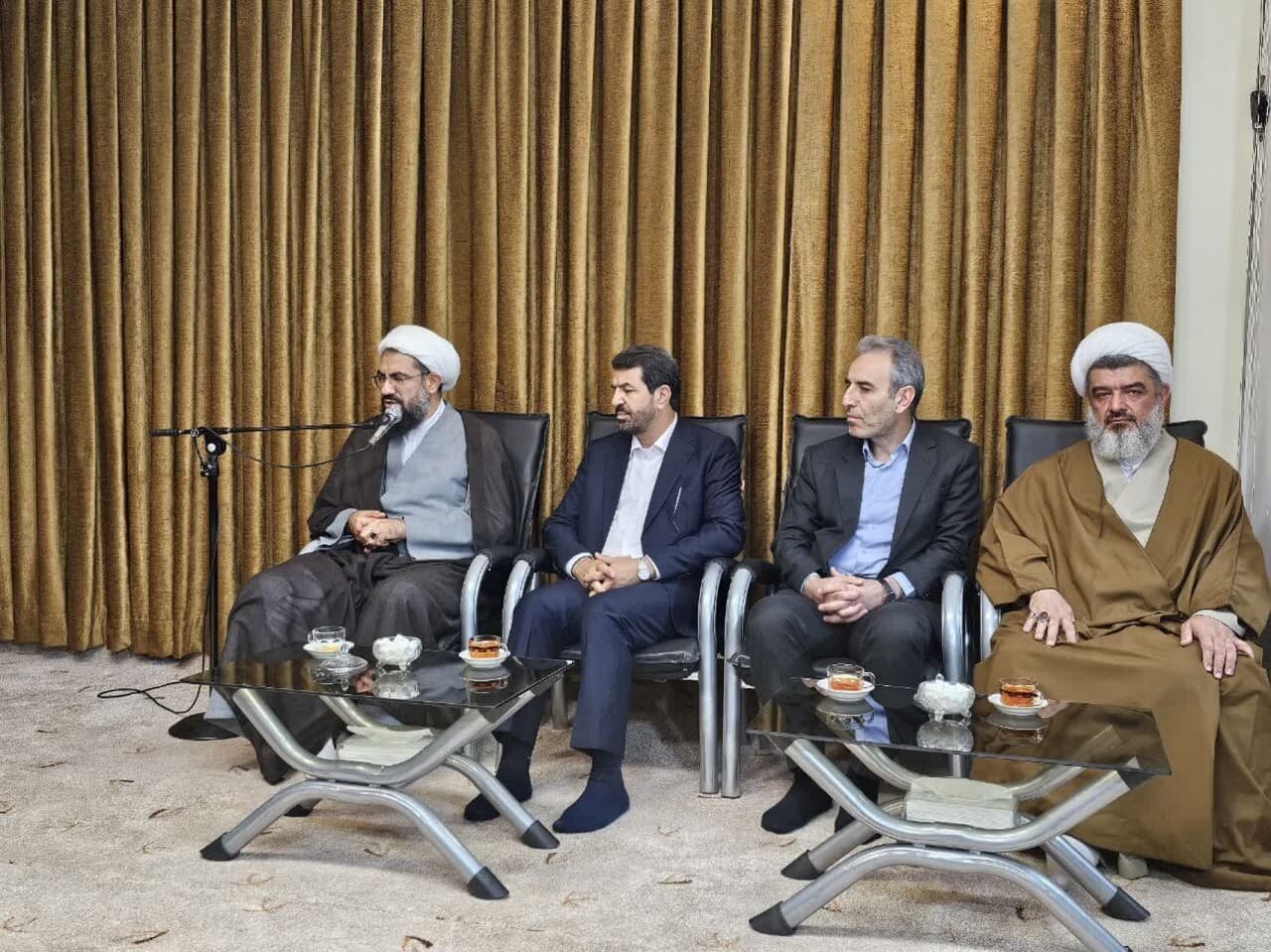 دیدار نماینده ولیفقیه و استاندار همدان با آیتالله نوری همدانی