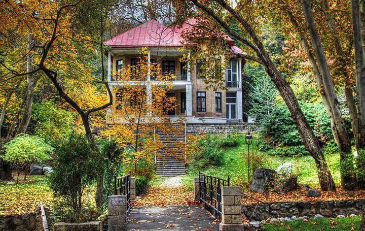 VIDEO: Beauty of Autumn rainfall in Saad Abad Palace