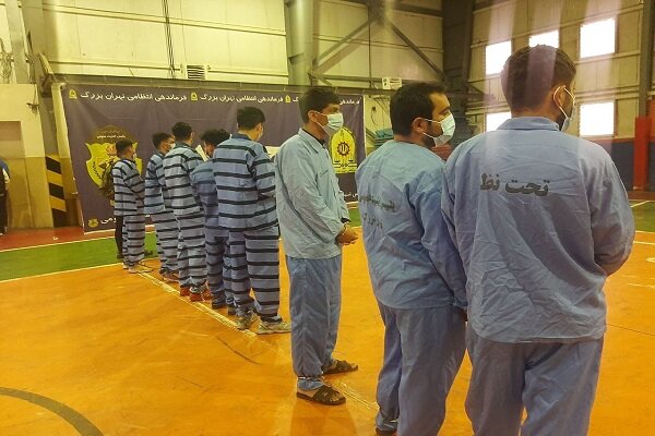 کشف انواع سلاح از مخفیگاه اراذل و اوباش/ پاتوق اراذل پلمب میشود