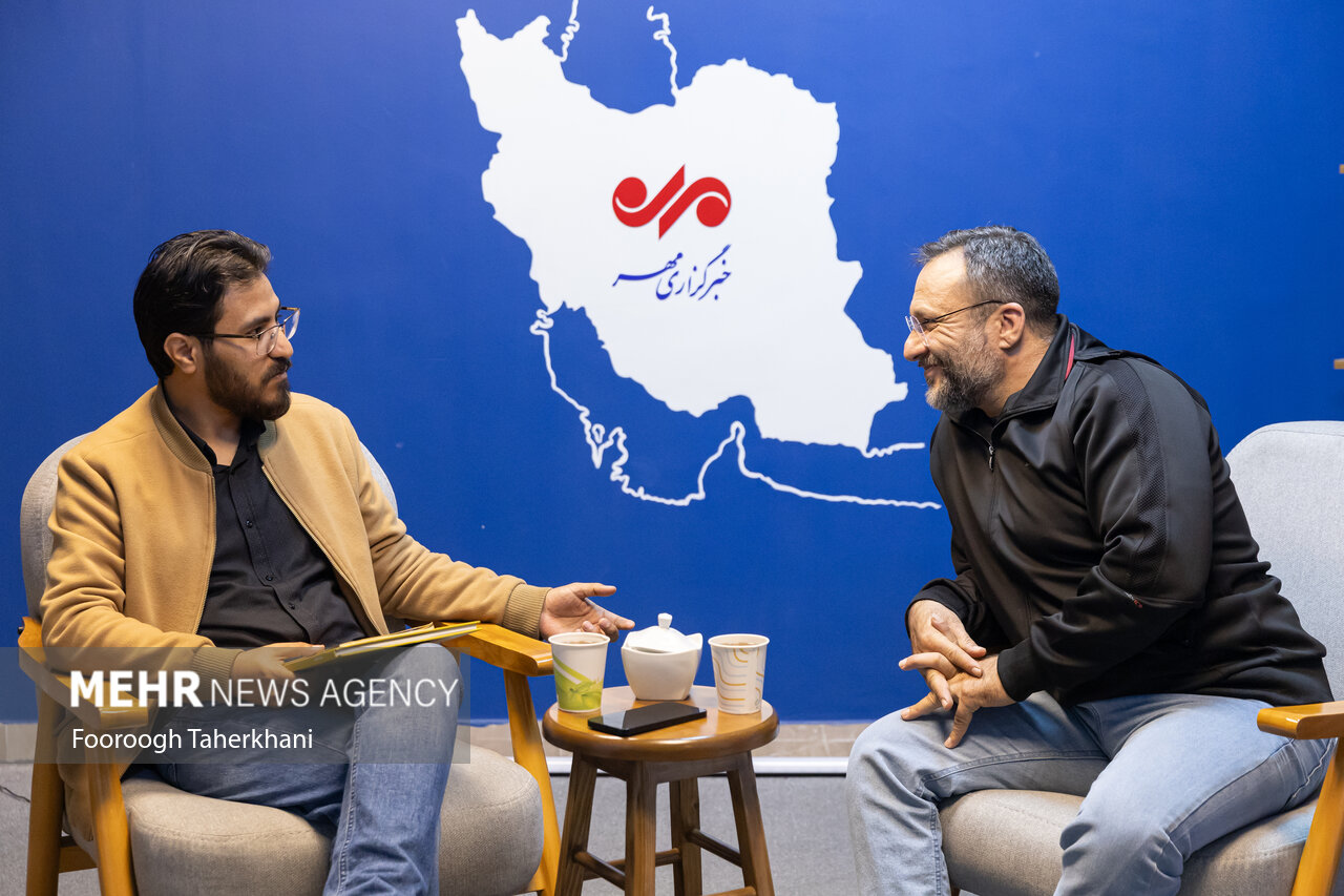 شعر شاعران همهجا خوانده میشود ولی به خودشان پرداخته نمیشود