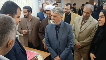 وزیر فرهنگ و ارشاد از کتابخانه عمومی اسلامشهر بازدید کرد