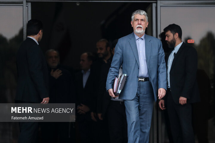 از توجه دیرهنگام وزیر به سندهای هنر تا جنجالی که یک کارتون به پا کرد!