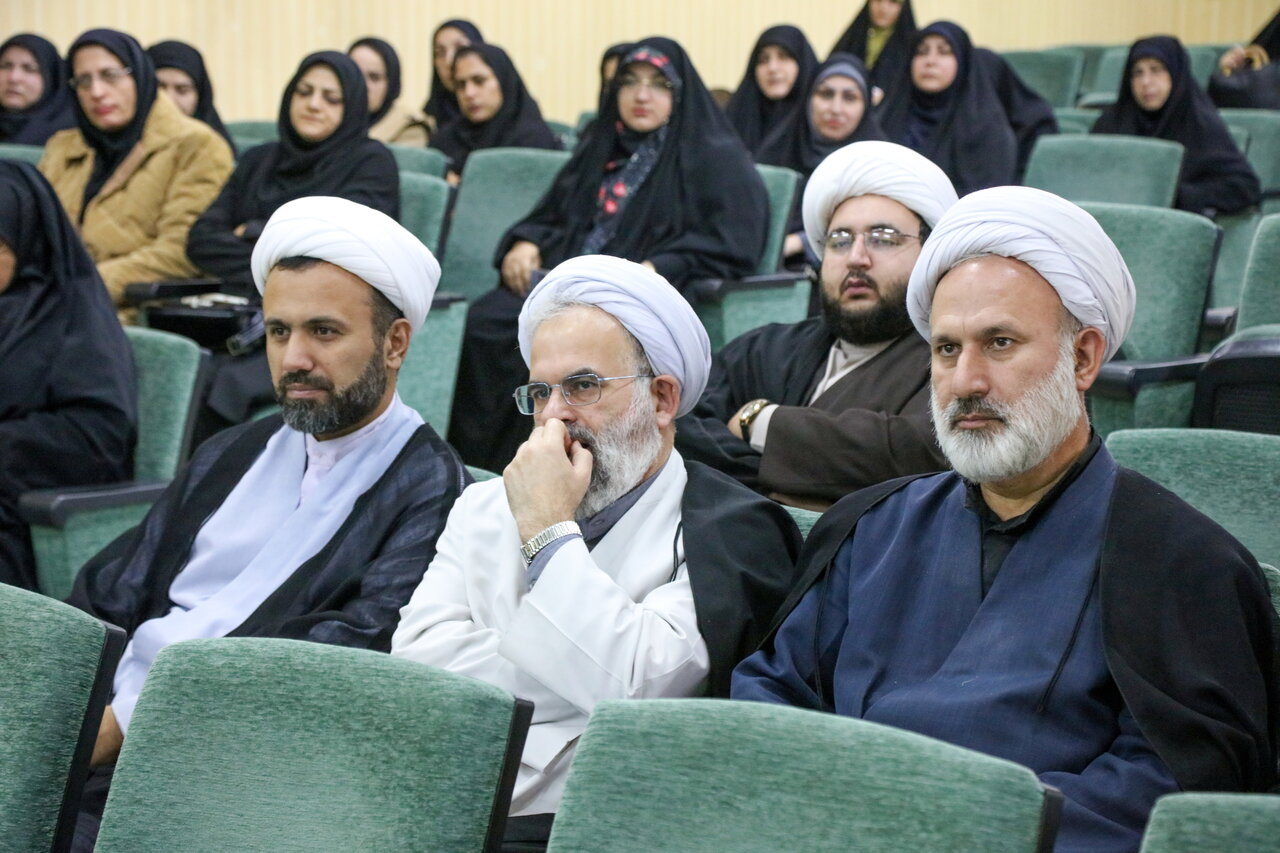 هجمه اصلی تفکر غربی تخریب بنیان خانواده است