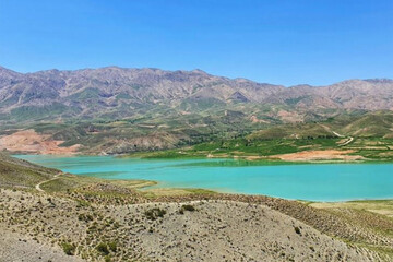 ساخت استخر ذخیره آب در «سله بن» فیروزکوه؛ روستاییان پای کار آمدند