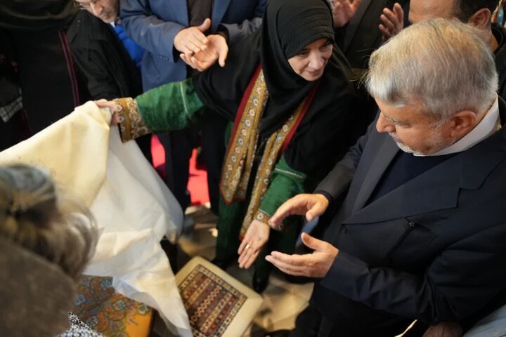 سه اثر شاخص صنایع دستی کرمان در نمایشگاه تهران رونمایی شد