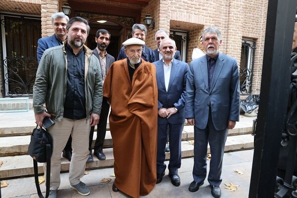 پزشکیان و صالحی با محمدعلی موحد دیدار کردند پزشکیان و صالحی با محمدعلی موحد دیدار کردند