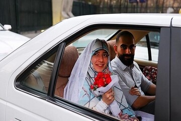 برگزاری جشن ازدواج دانشجویی در کنار مزار شهدای گمنام در همدان