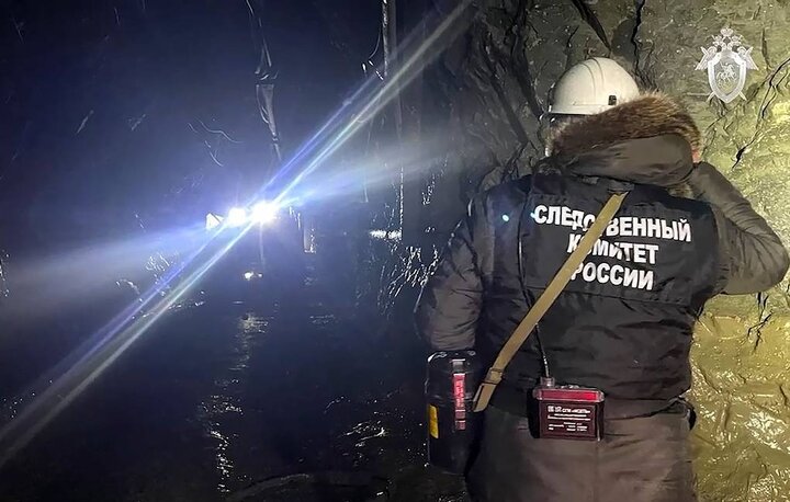 Ceiling collapses at Siberian mine, at least one trapped