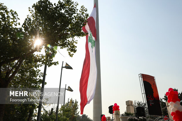 مراسم اهتزاز پرچم لبنان بر فراز برج پرچم ایران