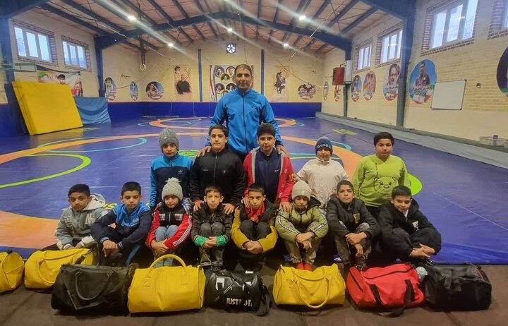 راهیابی پنج کشتیگیر نونهال اردستان به مسابقات استانی