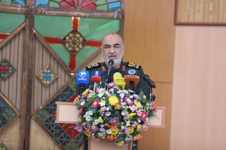 سردار سلامی: بهزودی از شهرهای موشکی و پهپادی رونمایی خواهیم کرد؛ کشوری را میدان نبرد خود نکردیم