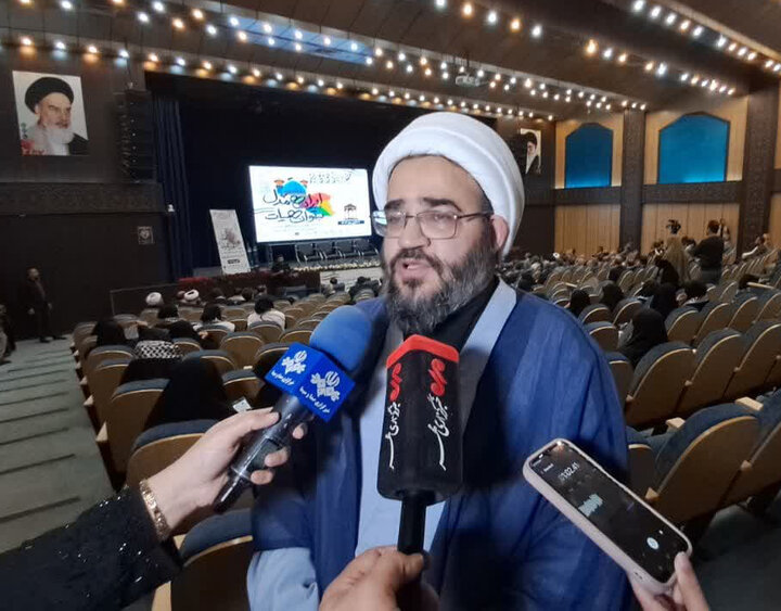 هیئتهای مذهبی ایران پرچمدار کمک به محور مقاومت هستند