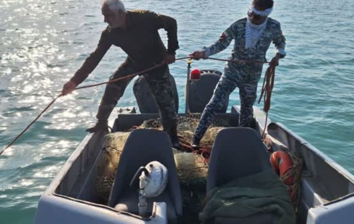 ادوات ممنوعه صید ترال در آبهای استان بوشهر کشف شد