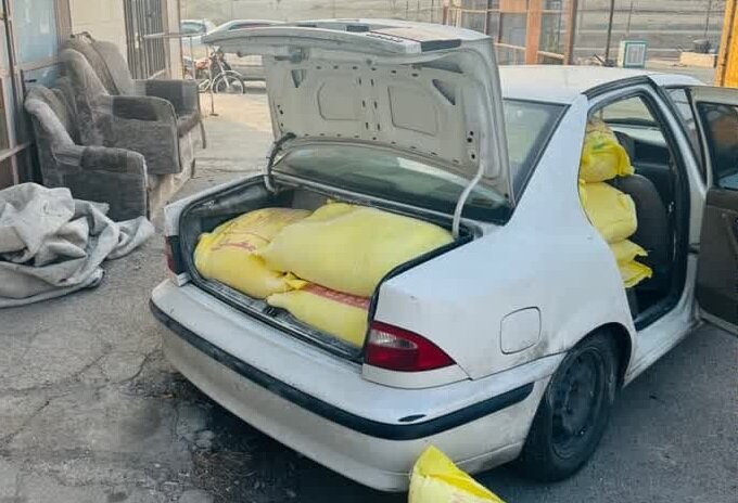 فروش آرد یارانهای در یک نانوایی سمنان؛ ۳۲۰ کیلوگرم آرد قاچاق کشف شد فروش آرد یارانهای در یک نانوایی سمنان؛ ۳۲۰ کیلوگرم آرد قاچاق کشف شد