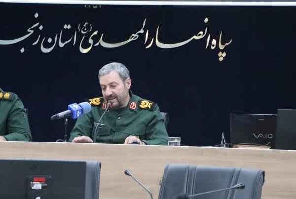 خانوادههای شهدا با روحیهای حسینی در برابر همه دشمنان ایستادهاند