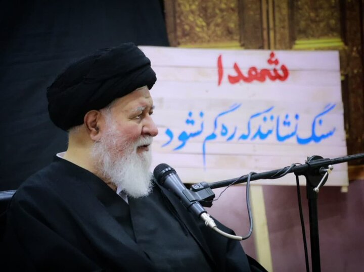 صاحبان و سرمایههای اصلی انقلاب اسلامی خانواده شهدا هستند