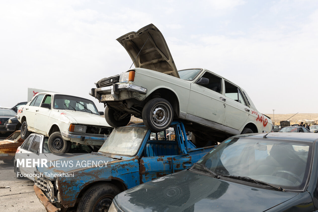 کشور روی موج مصرف بنزین؛ نیمی از خودروها فرسوده و پرمصرفاند کشور روی موج مصرف بنزین؛ نیمی از خودروها فرسوده و پرمصرفاند