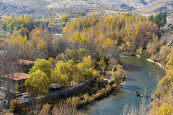 Beautiful scenery of Zayandeh Rud nature in autumn