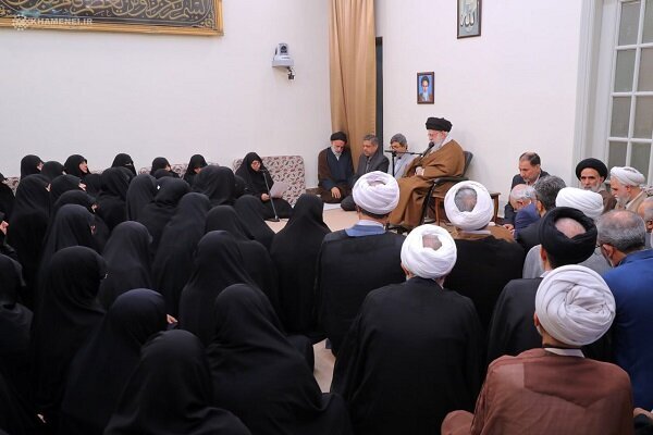 Ayetullah Hamanei, Camiatü'l Zehra üyelerini kabul etti Ayetullah Hamanei, Camiatü'l Zehra üyelerini kabul etti
