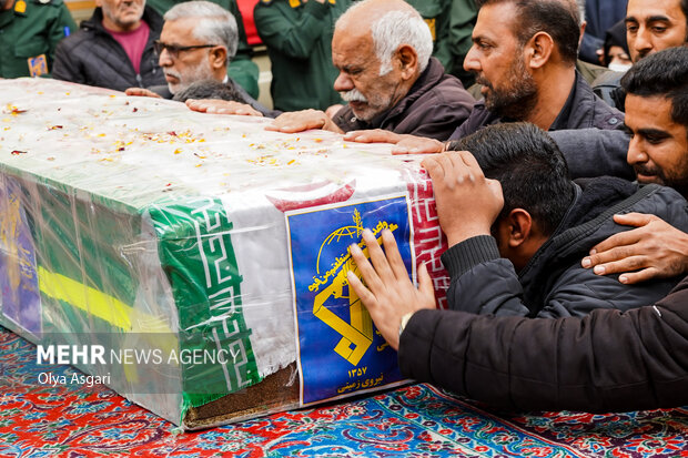 تشییع پیکر شهید «وحید اکبریان» در گرگان