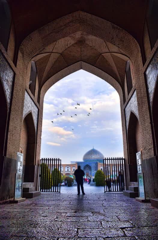 یک روز در دل تاریخ از میدان نقش جهان تا پلهای کهن