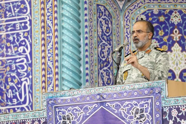 دشمن برای از بین بردن امنیت کشور تلاش میکند