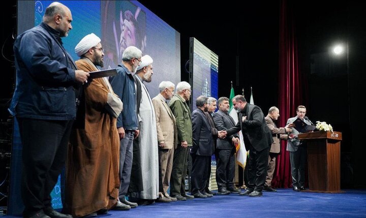 همایش تجلیل از مداحان حماسیخوان و شعرای حماسیسرا برگزار شد