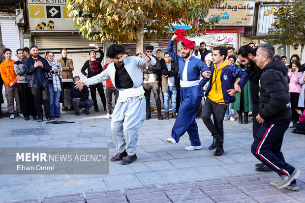 اجراهای خیابانی جشنواره تئاتر استانی کردستان