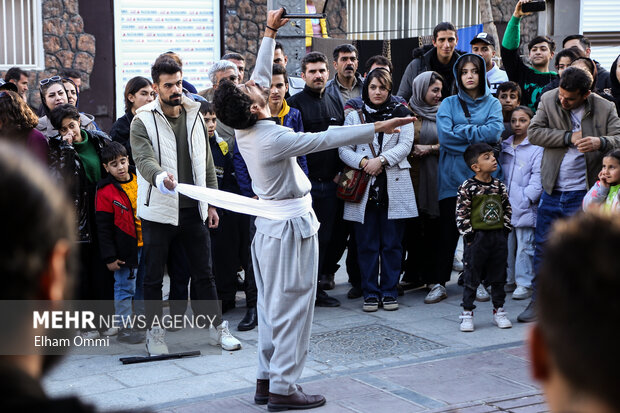 اجراهای خیابانی جشنواره تئاتر استانی کردستان