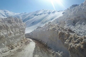 بازگشایی راه ۶۵ روستای پشتکوه فریدونشهر در اصفهان