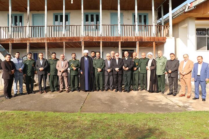 دیدار فرمانده سپاه قدس گیلان با خانواده شهید نیکوئی در شفت دیدار فرمانده سپاه قدس گیلان با خانواده شهید نیکوئی در شفت