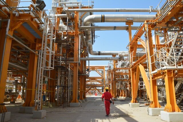 تناقض توسعه و محرومیت در استان بوشهر؛ بیکاری جوانان در کنار صنایع بزرگ